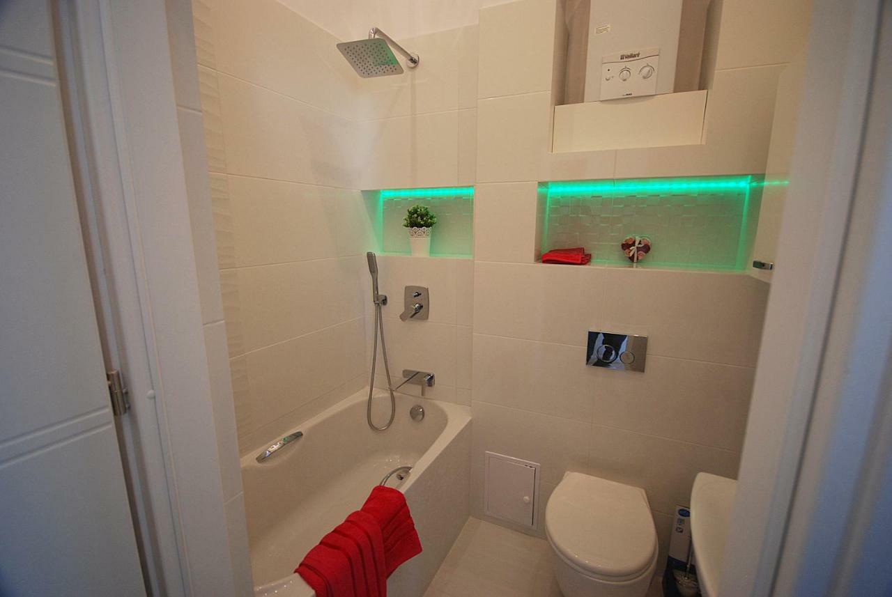 Nowy Apartament Wilcza Warszawa Exteriör bild